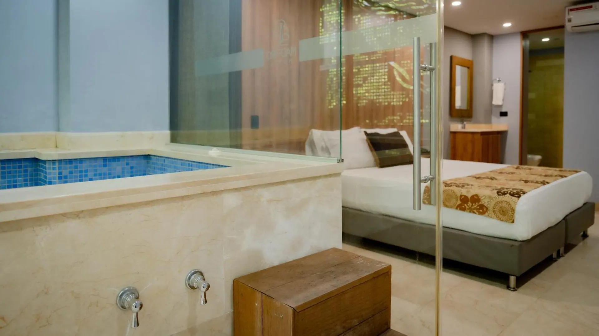 Hotel Madeiro Medellin